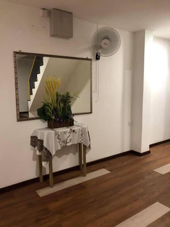 Kapit Hotel Kuching Exterior photo